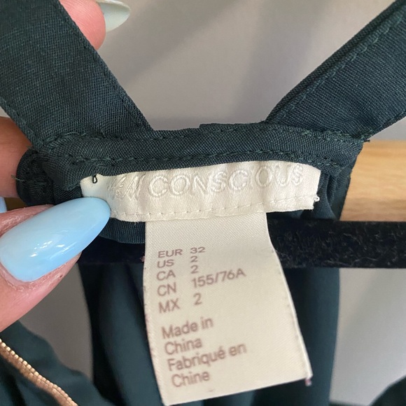 H&M Conscious Green Sleeveless Blouse with Gold Accent Trim Is | US Size 2 - Picture 6 of 8